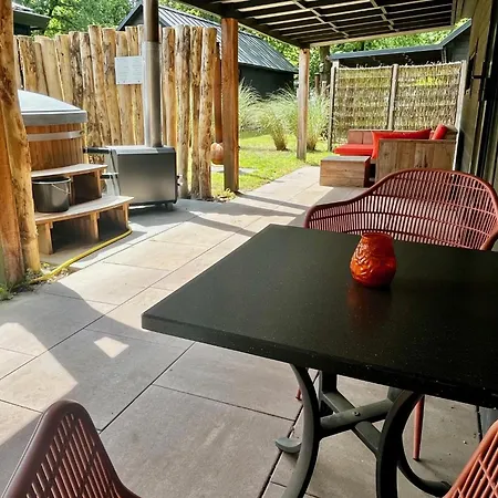 Chalet Tinylodge With Hottub